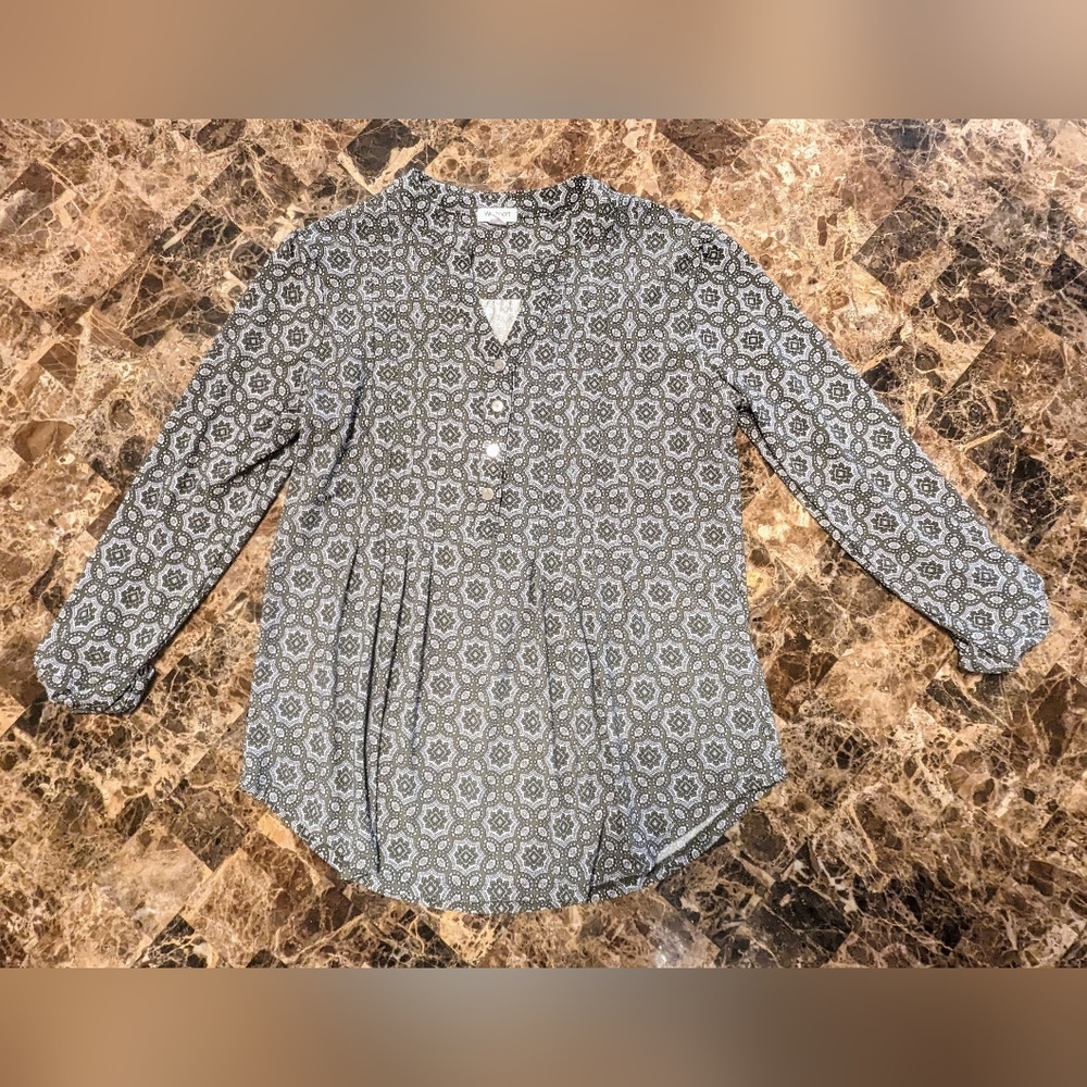 5/$25 Westport V Neck Blouse - Picture 3 of 7